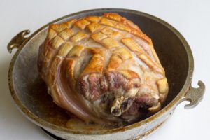 Zalety mięs – schab wędzony parzony, karkówka parzona. Wędzona karkówka